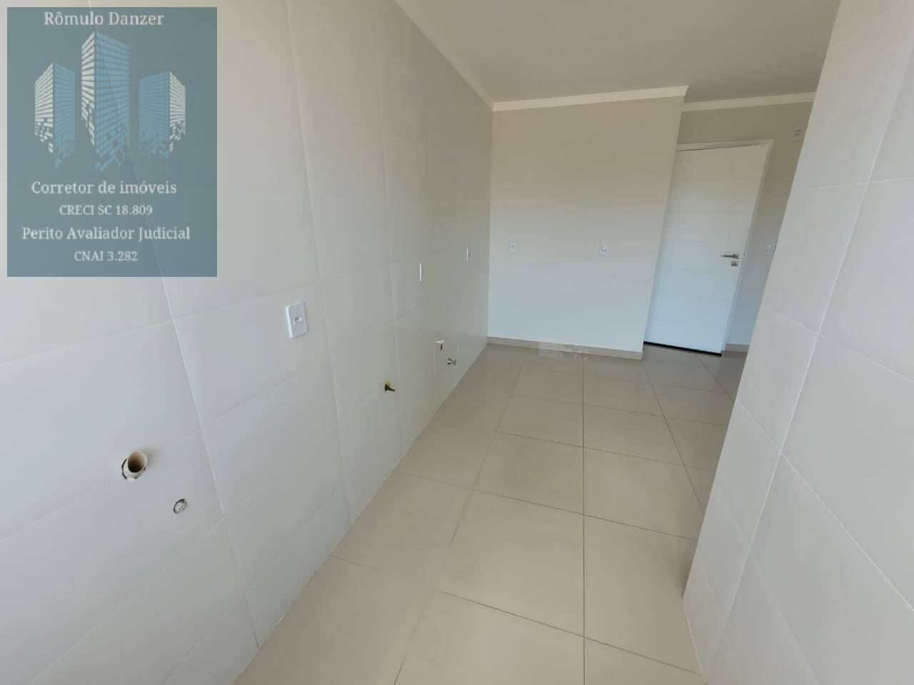 Apartamento à venda com 2 quartos, 75m² - Foto 4