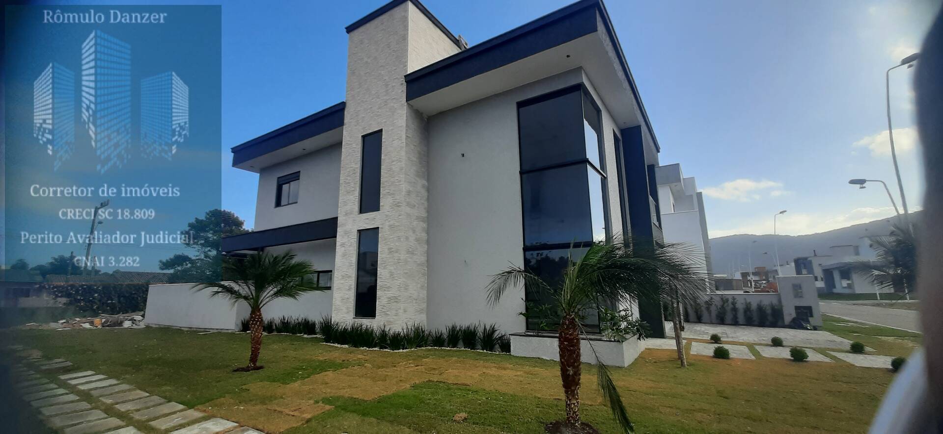 Casa à venda com 4 quartos, 255m² - Foto 1