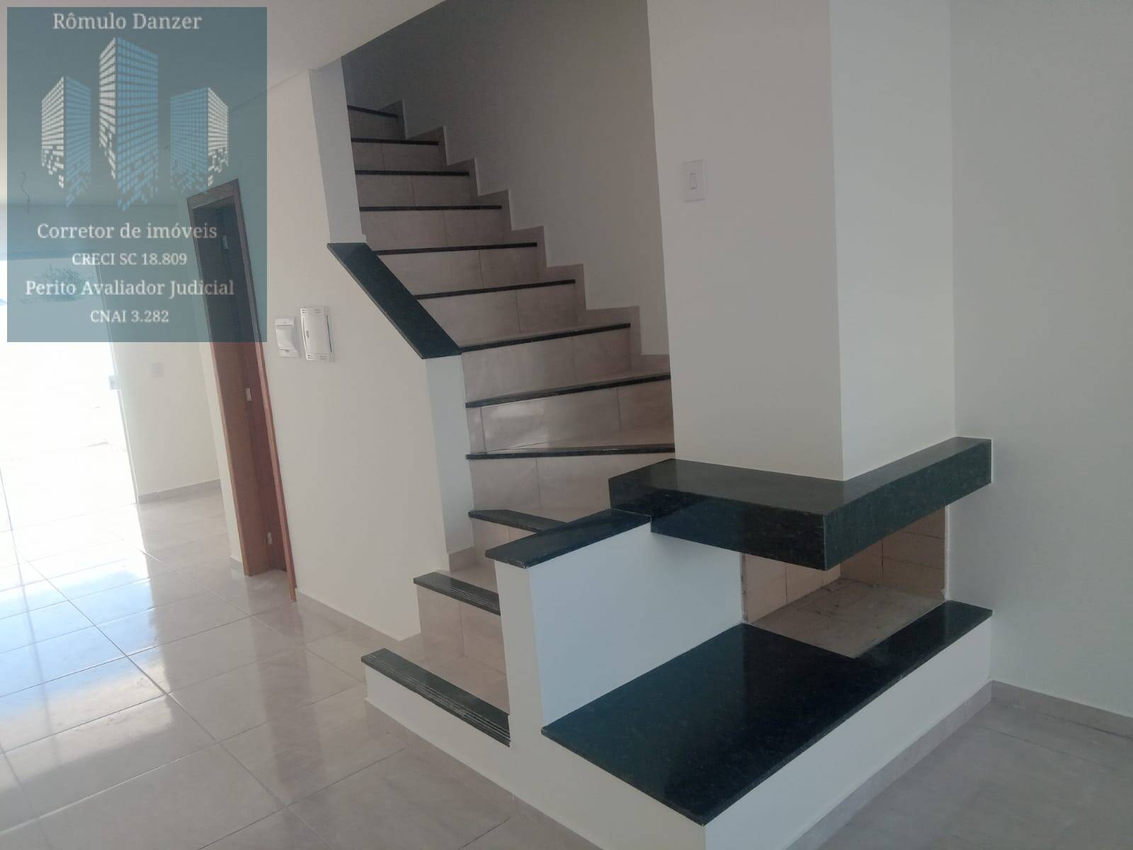 Sobrado à venda com 2 quartos, 108m² - Foto 1