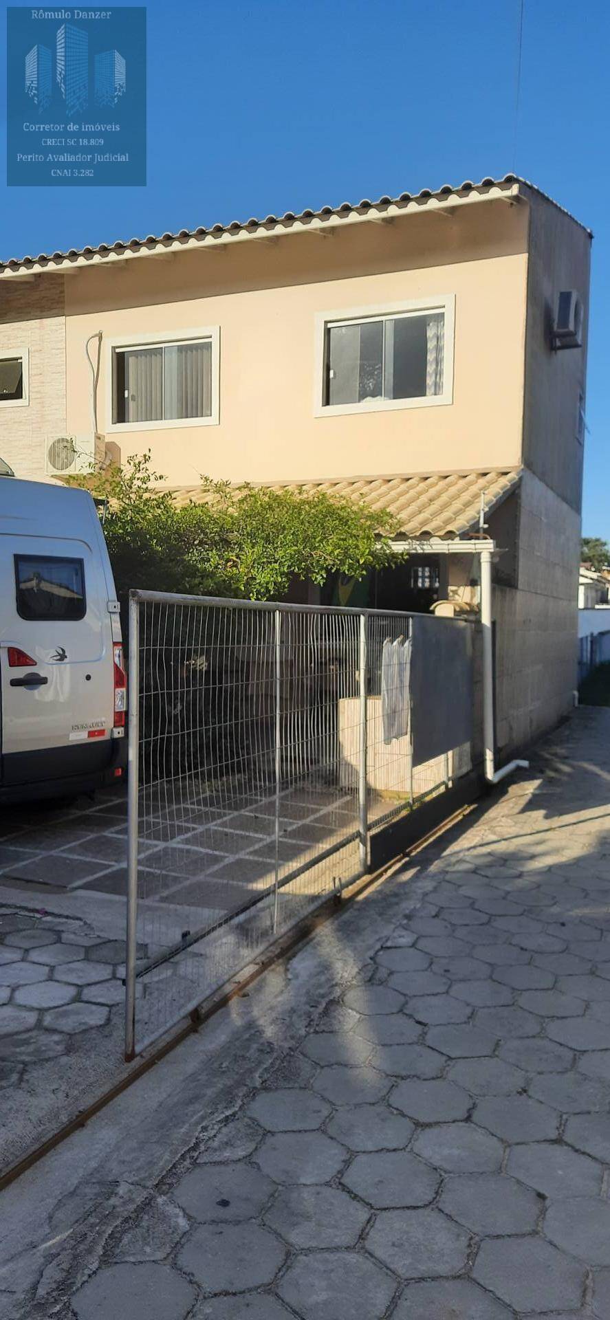 Casa à venda com 3 quartos, 158m² - Foto 2