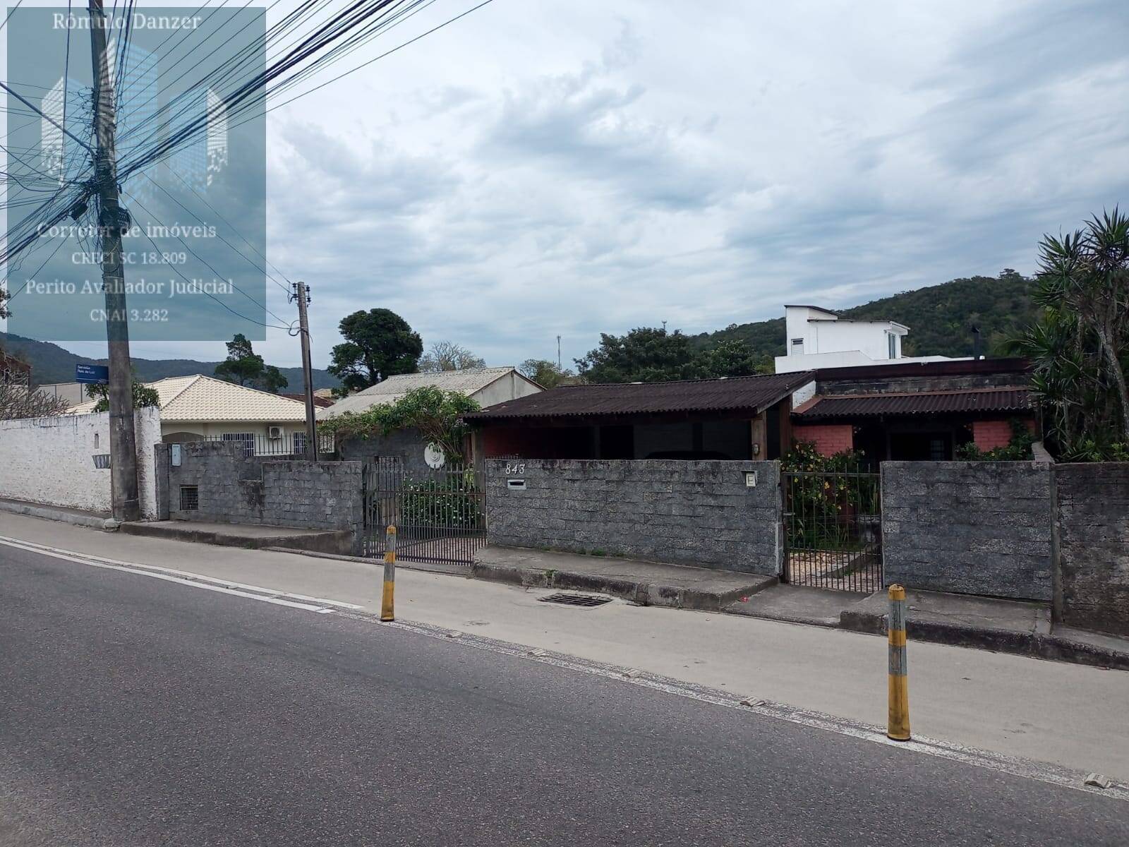 Casa à venda com 3 quartos, 200m² - Foto 1