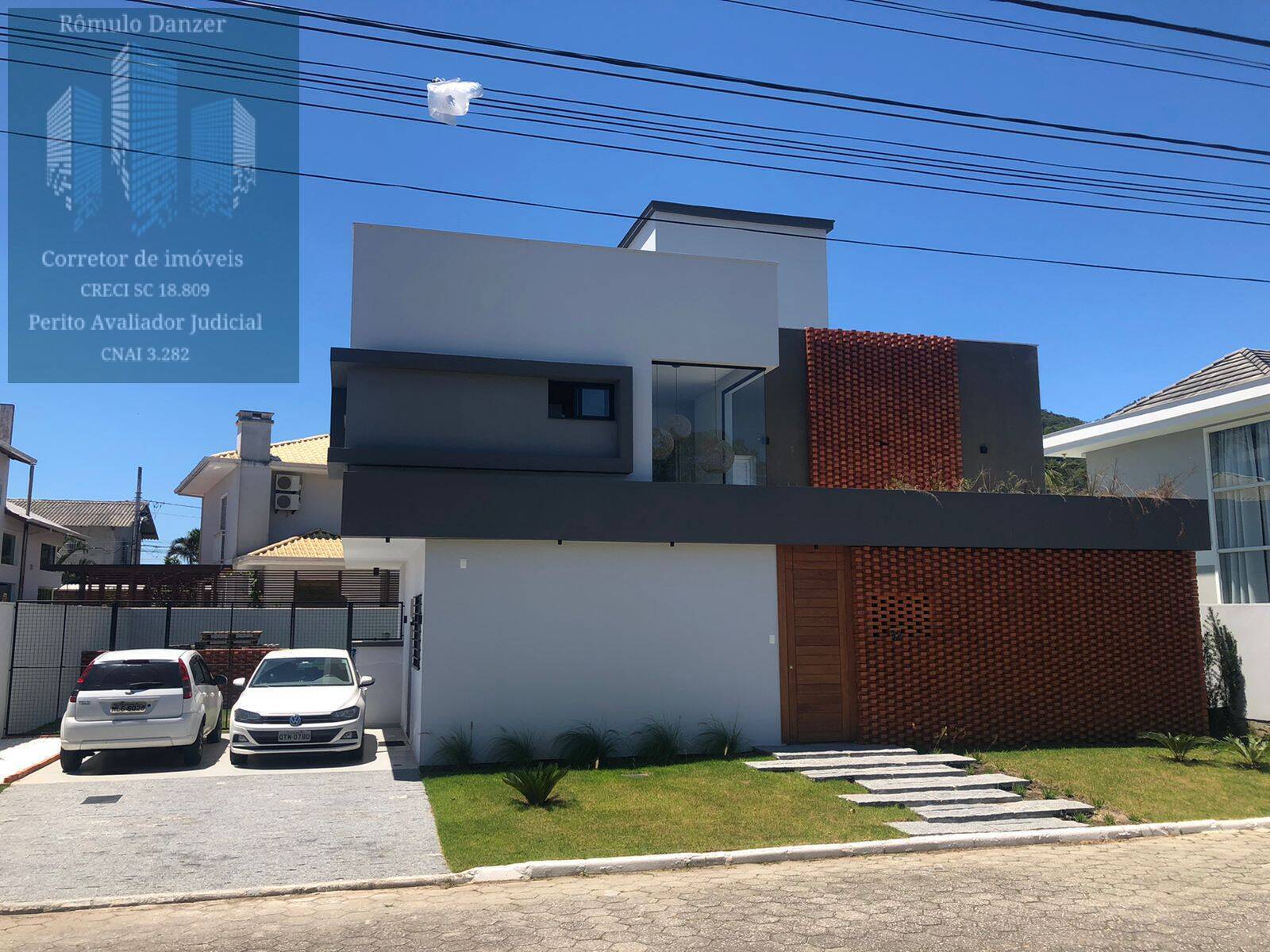 Casa à venda com 4 quartos, 230m² - Foto 1