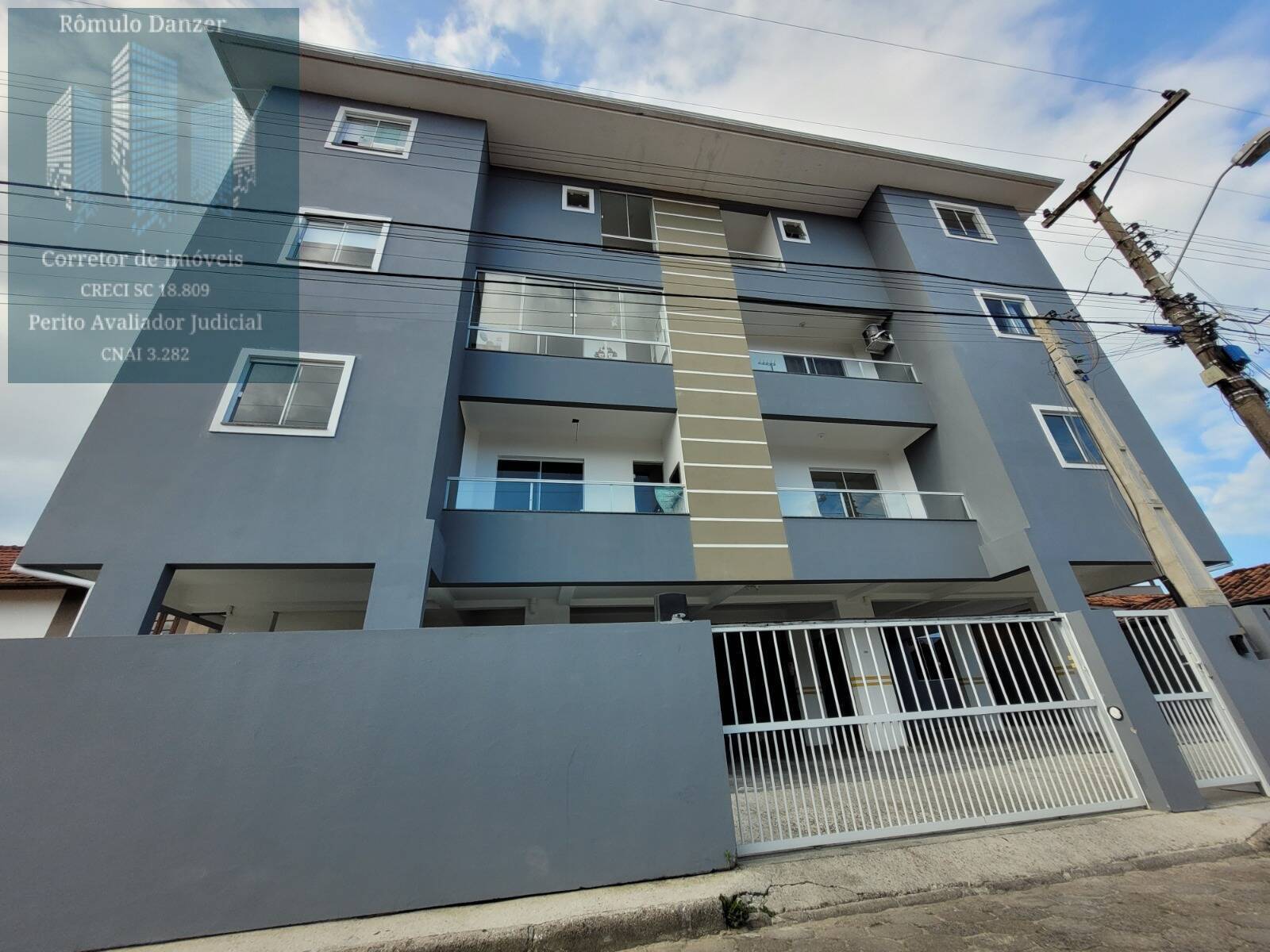 Apartamento à venda com 3 quartos, 105m² - Foto 2