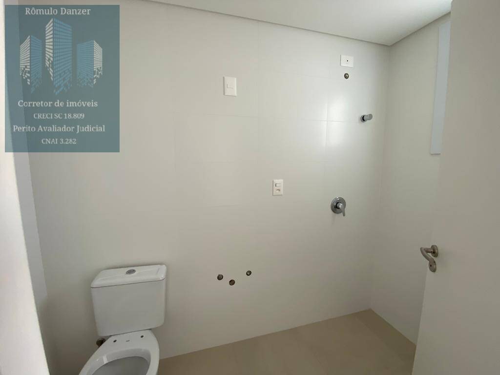 Apartamento à venda com 3 quartos, 211m² - Foto 16