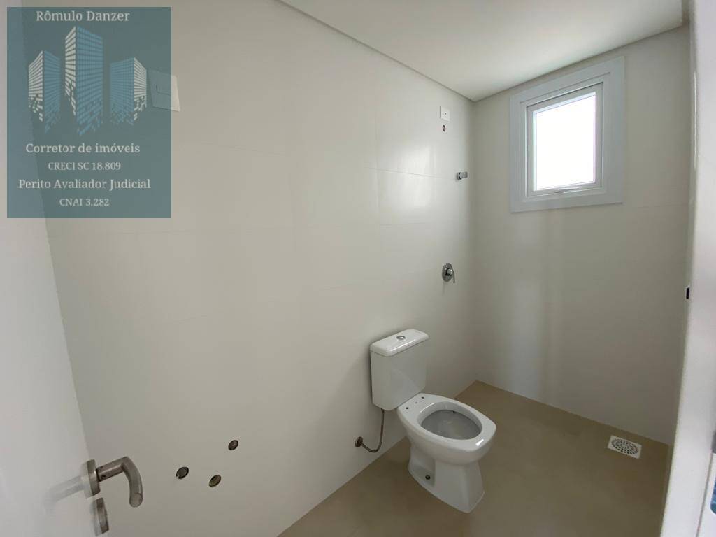 Apartamento à venda com 3 quartos, 211m² - Foto 19