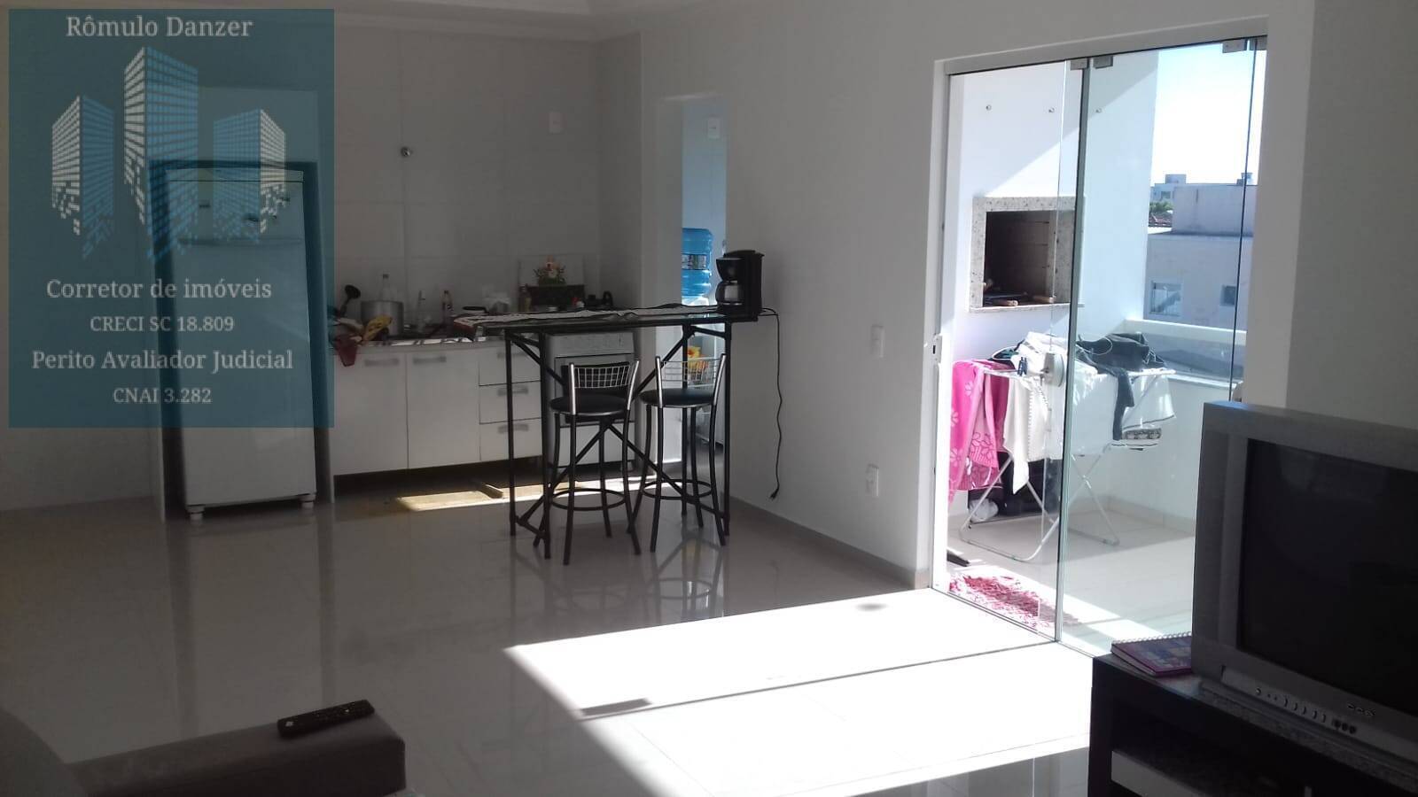 Apartamento à venda com 2 quartos, 70m² - Foto 1