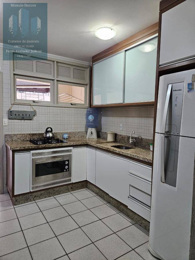 Apartamento à venda com 3 quartos, 150m² - Foto 2