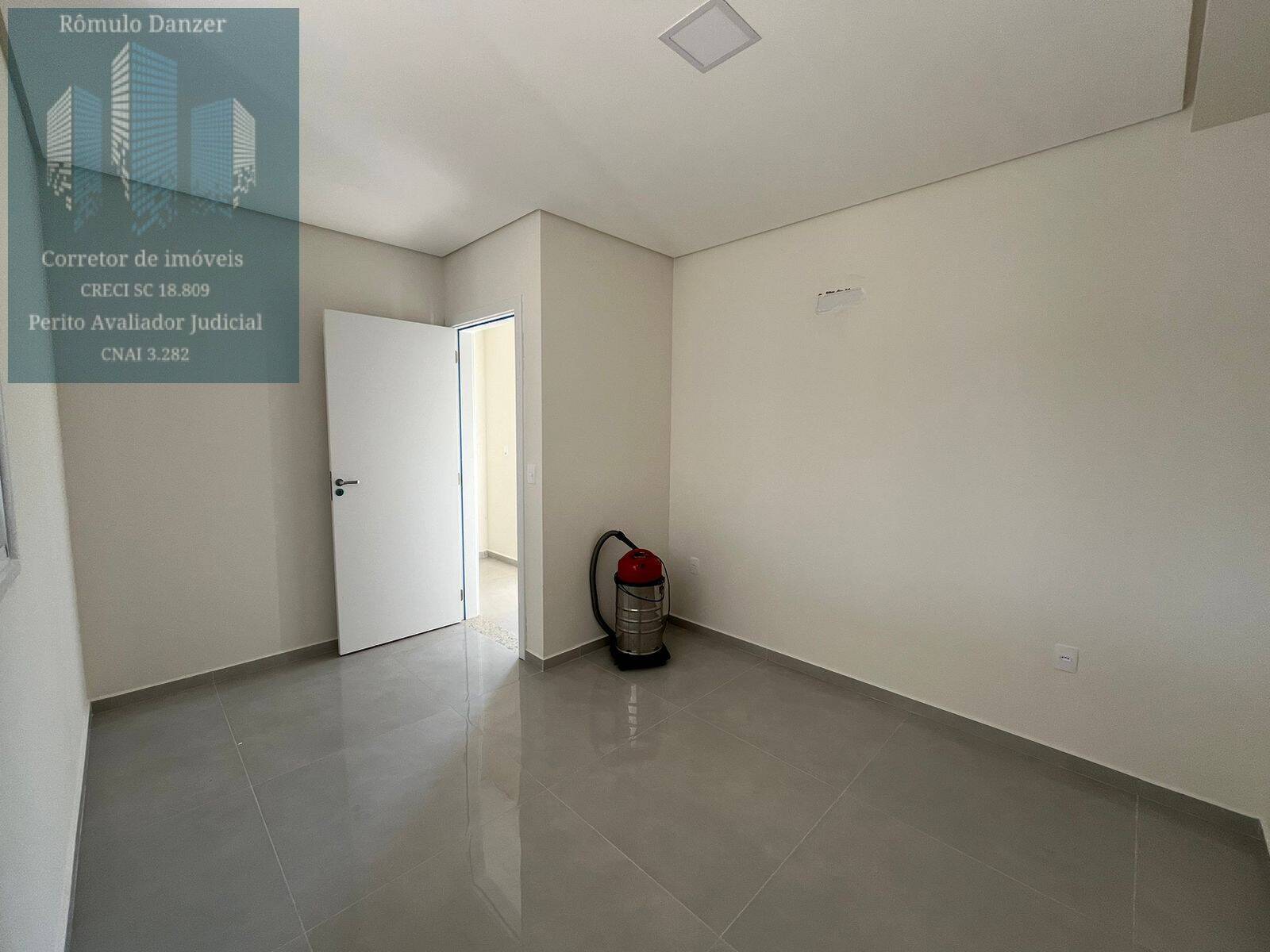 Casa à venda com 4 quartos, 228m² - Foto 14